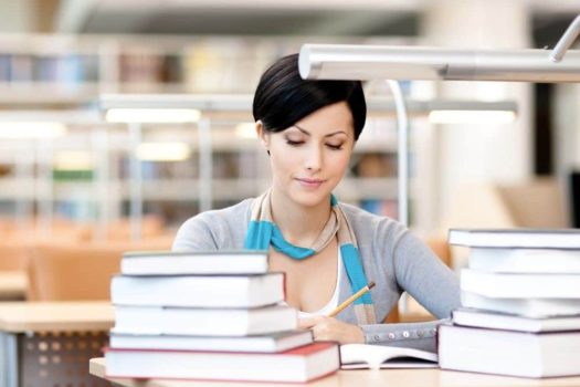 hipwee-Student-at-Library hipwee-Student-at-Library